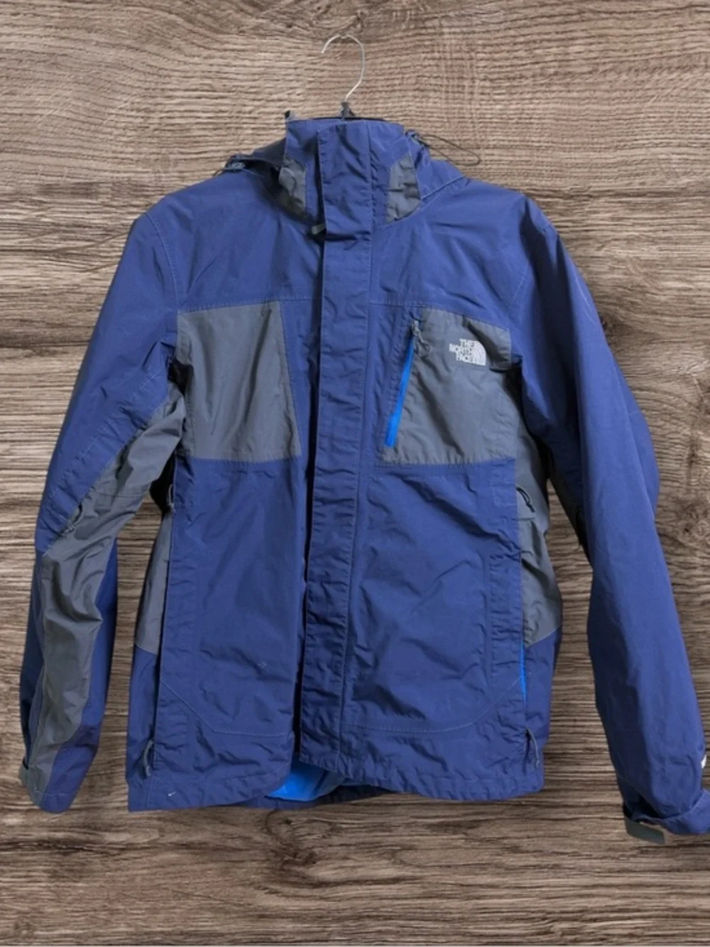 The North Face HyVent Triclimate shel. Blue. Medium